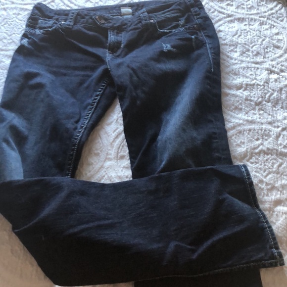 Silver ladies low rise jeans boot cut nice jean , comfy. Cute button up also - Picture 2 of 3